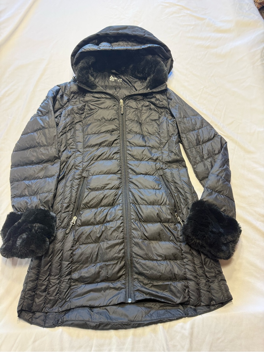 Women’s Black Quilted Hooded Puffer Coat with Faux Fur Trim